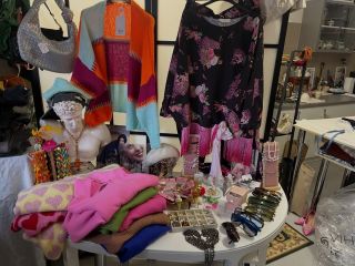 Jarní kolekce se pomalu rýsuje a vše se chystá v novém showroom 🥰 nová kolekce do velikosti 56 🥳 Takže, nechci slyšet...