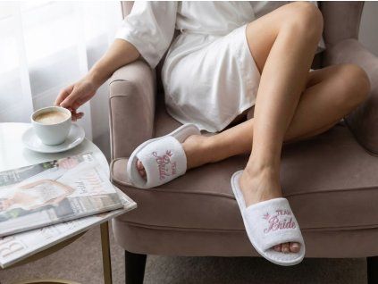 svadobne-papuce-pre-druzicku-team-bride-biele