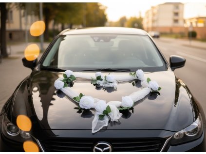 kvetova-ozdoba-na-svadobne-auto-biela