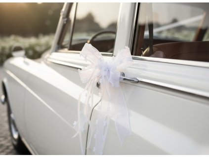 svadobna-masla-na-klucku-auta-biela