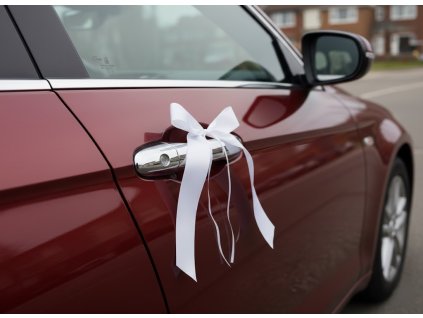 biela-svadobna-masla-na-auto