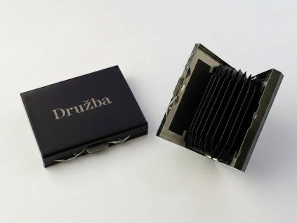 minimalisticka-penazenka-na-karty-pre-druzbu-cierna