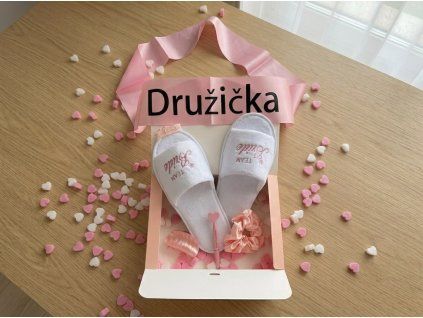 obsah-maxi-boxu-pre-druzicky-detail