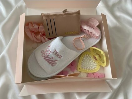 obsah boxu pre druzicku papuce team bride