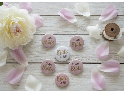 ruzove-svadobne-odznaky-nevesta-druzicky-sada