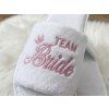 detail-vyperu-team-bride-na-svadobnych-papuciach