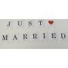 detail-napisu-just-married-na-stuzke