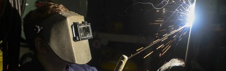 Proč se mi lepí elektroda?
