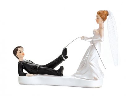 Svatební figurka Nevěsta táhne ženicha lasem za nohu