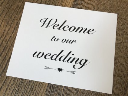 Cedulka Welcome to our wedding s šípy a srdíčkem - cedulka na svatební výzdobu