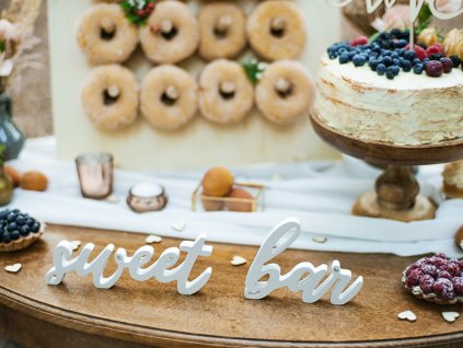 Dřevěný nápis sweet bar - svatební výzdoba písmena