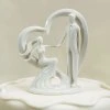 Svatební porcelánová figurka Novomanželé v srdci
