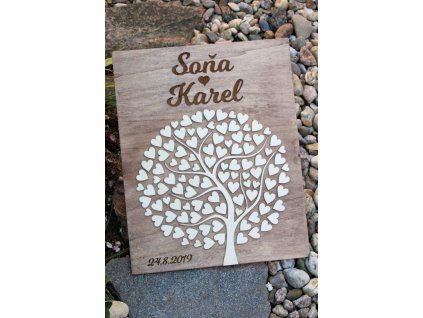 svatebni strom dreveny s gravirovanim