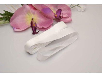 2239 taftova stuha bila