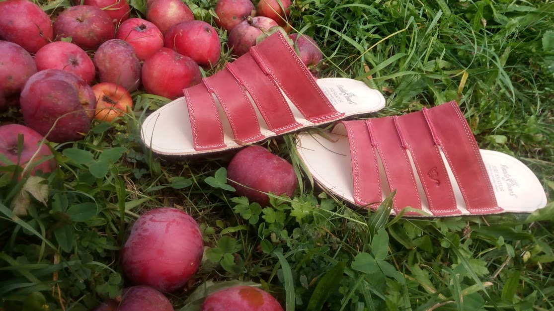Příjemné nazouváky šijeme z kůže. Barefoot :-) a barvy na přání!