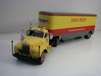 Mack B61 Union Pacifik 1955 1:43 Ixo Models TTR005