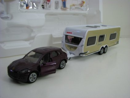 Porsche Macan Turbo s kovovým Caravanem 1:55 Siku Super 2542