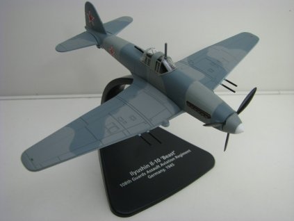 Iljušin Il-10 1:72 Oxford AC093