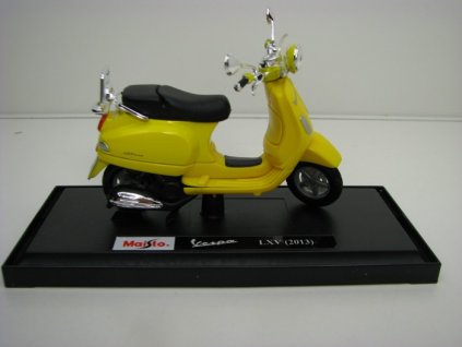 Vespa LXV 2013 Yellow 1:18 Maisto