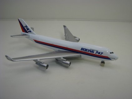 Boeing 747 15 cm Welly