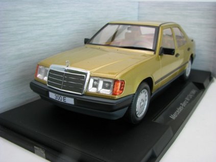 Mercedes-Benz 300E W124 1984 Créme metallic 1:18 MCG Modelcar Group