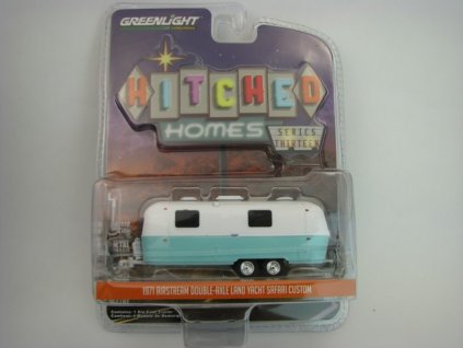 Caravan Airstream Double-Axle Land Yacht Safari Custom 1971 Green 1:64 Greenlight