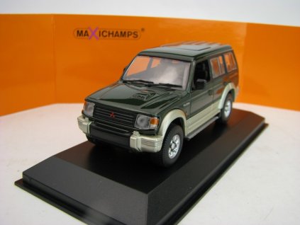 Mitsubishi Pajero LWB 1991 Green 1:43 Maxichamps