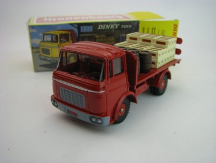 Berliet GAK 1960 se sudy a přepravkami Red Dinky Toys