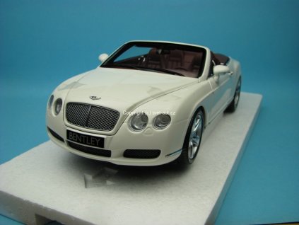 Bentley Continental GTC 2006 white 1:18 Minichamps