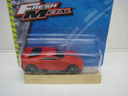 Červené autíčko s číslem 6 Fresch Metal Maisto