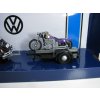 Volkswagen Beetle s přívěsem a motorkou 1:24 Motor Max