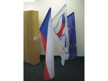 Fasádny držiak na vlajky s tyčami