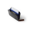 Bellroy Folio Mini - Charcoal & Cobalt  + Testovacia sada toaletných vôd ZADARMO