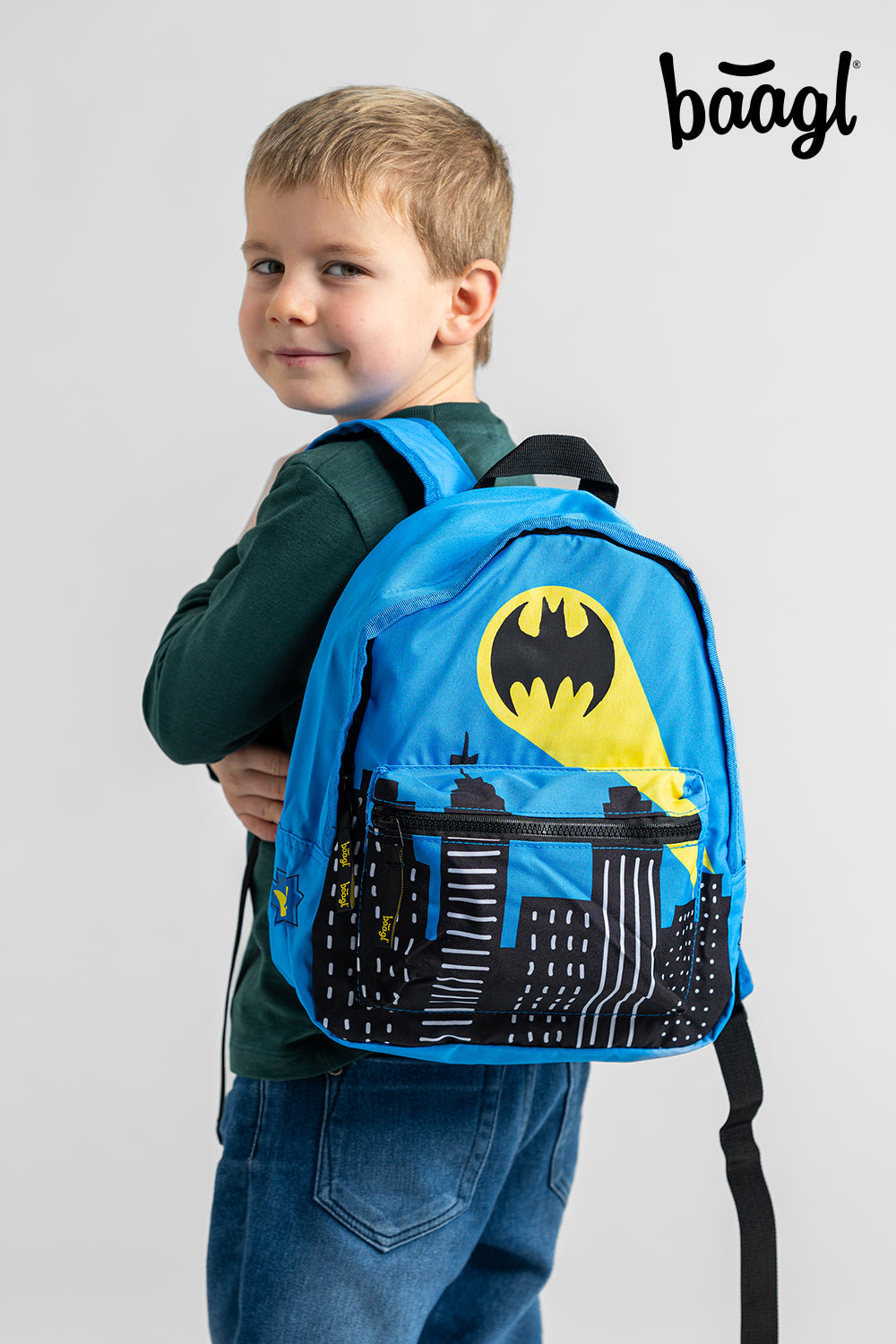 Předškolní batoh Batman modrý – při nošení