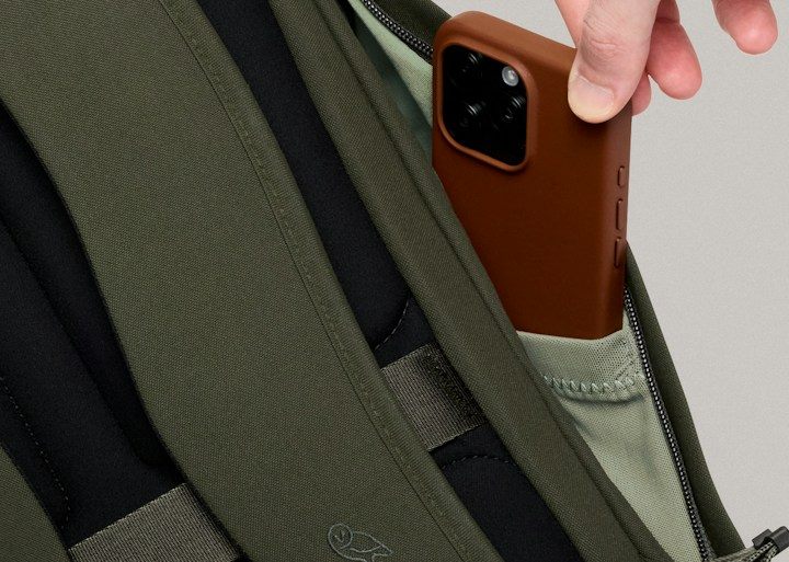 Bellroy Classic Rolltop – Boční vstup bez rozbalování