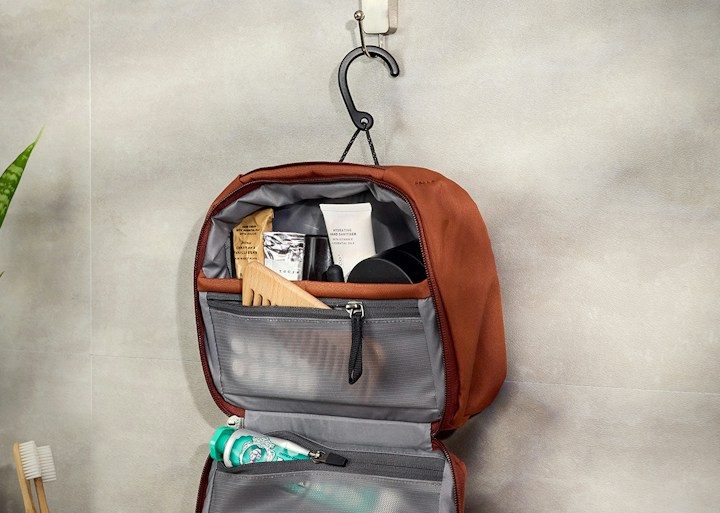 Bellroy Hanging Toiletry Kit – Zavěsíte, pak háček schováte