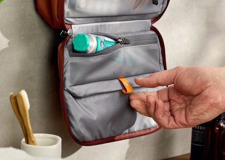 Bellroy Hanging Toiletry Kit – Drobnosti viditelné, větší věci zvlášť
