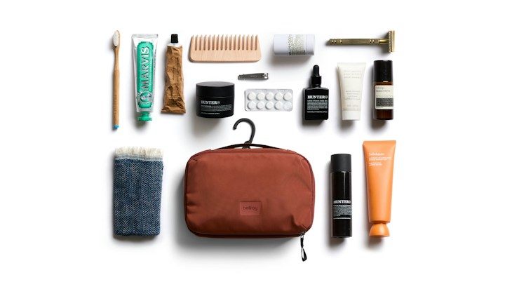 Bellroy Hanging Toiletry Kit – příklad uložených věcí