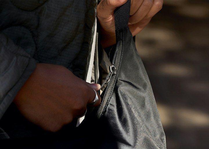 Bellroy Laneway Crescent Bag 12 – Celou výbavu vidíte shora