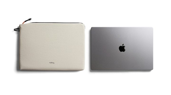 Bellroy Lite Laptop Sleeve 16 – příklad uložených věcí