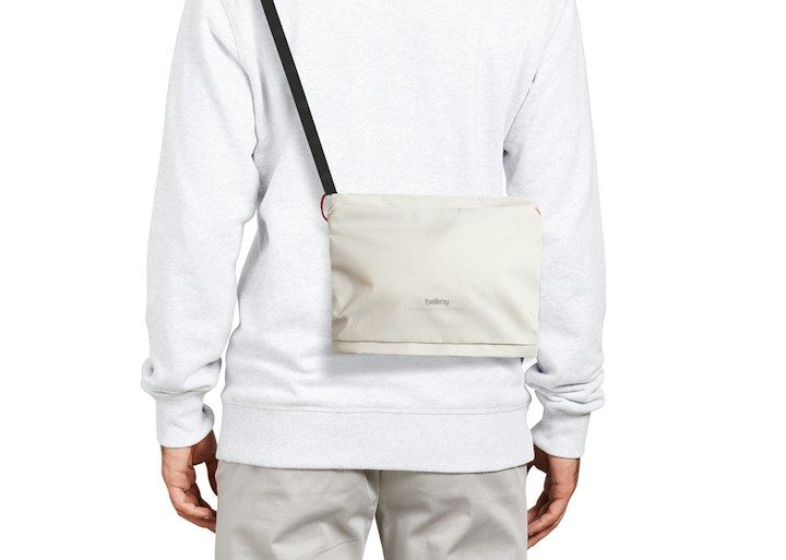 Bellroy Lite Sacoche – Hlavní zip blízko těla