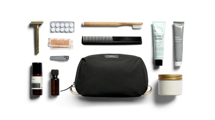 Bellroy Toiletry Kit – příklad uložených věcí