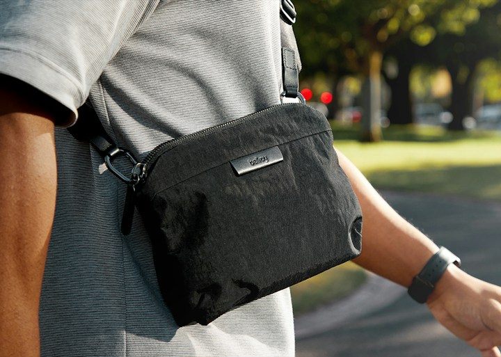 Bellroy Tokyo Side Bag – Popruh s kovovým uchycením