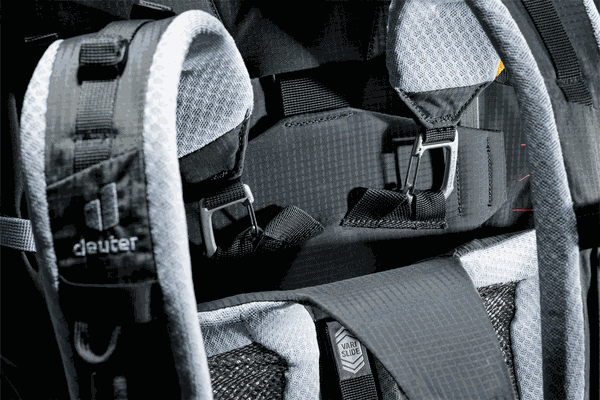 Deuter Aircontact Pro 65+10 SL – Držák lahve u bederního pásu