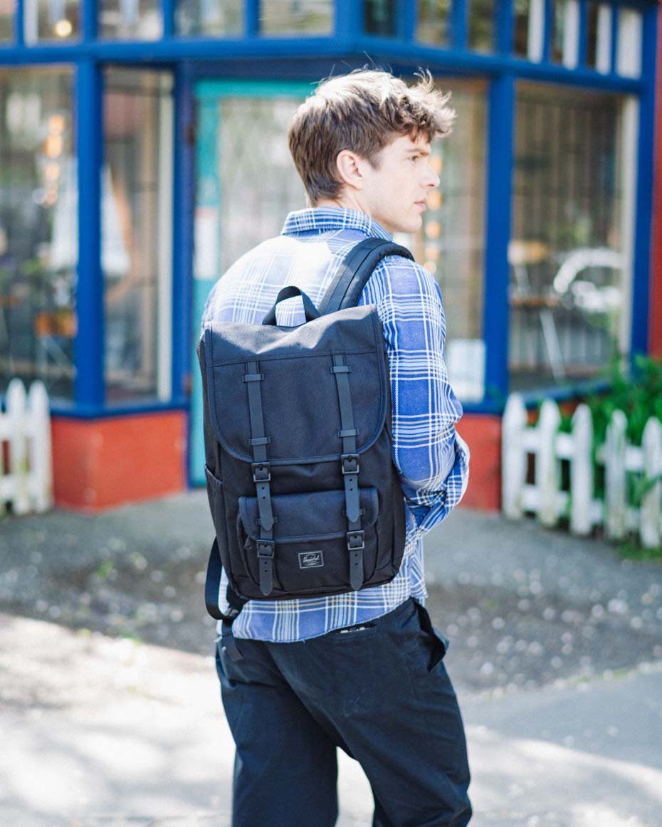 Herschel Little America Mid-Volume – fotografie modelu