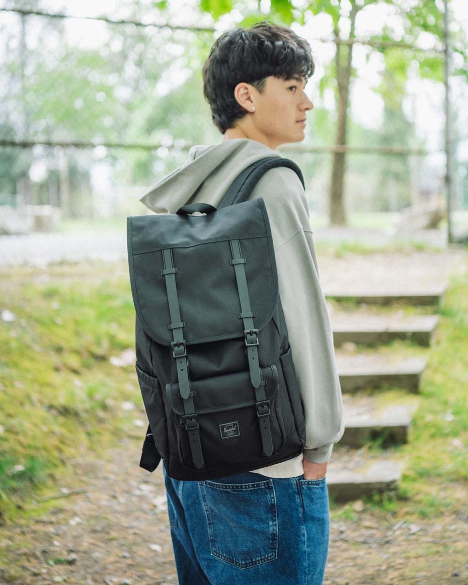 Herschel Little America – fotografie modelu