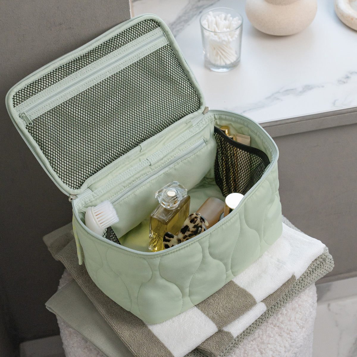Reisenthel Cosmetic Case Jacquard grey – lifestyle fotografie