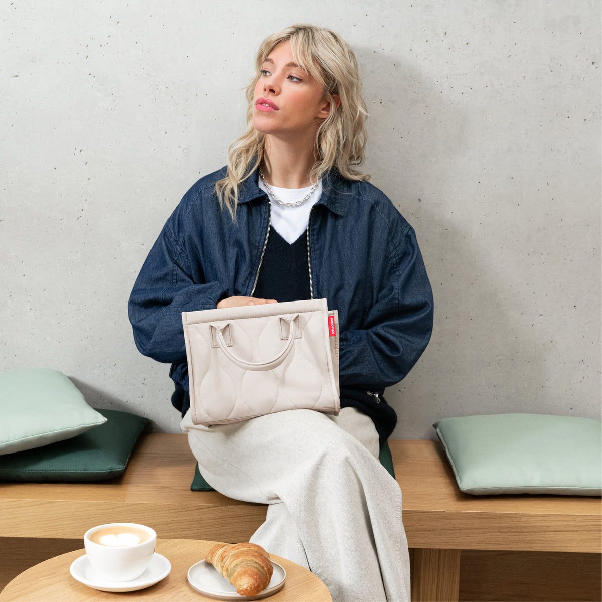 Reisenthel Daily Shopper XS Puffer Stone – lifestyle fotografie
