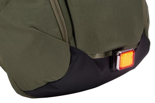Thule Paramount batoh na notebook 24 l – Místo i pro vlastní světlo