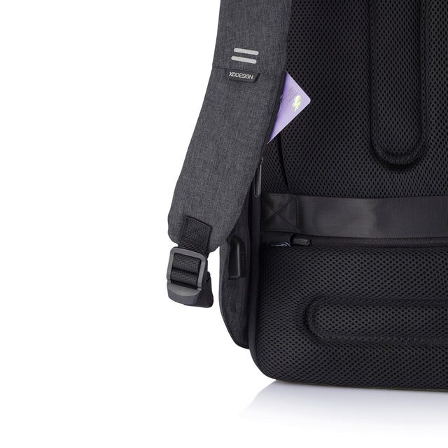 XD Design Bobby Hero Regular – Karty patří do RFID kapsy